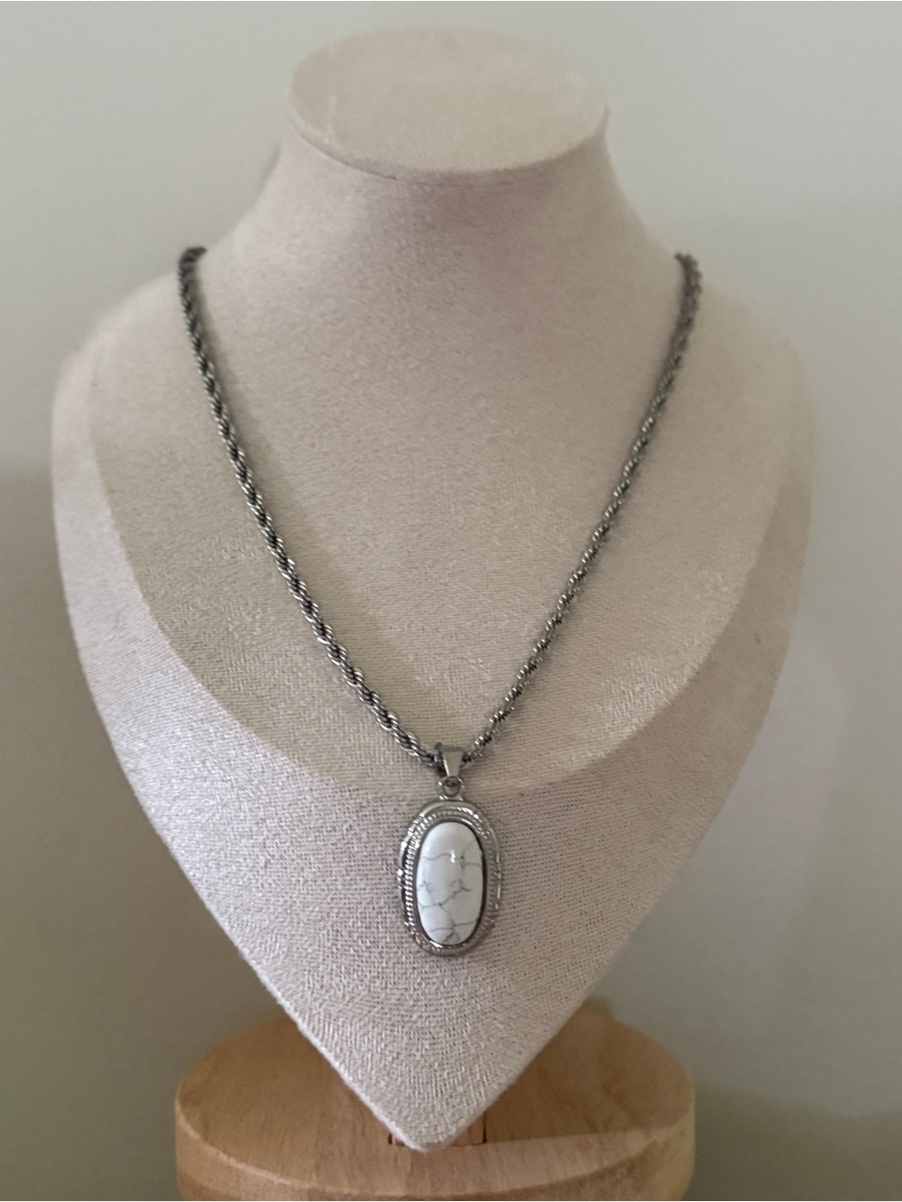Napier Vintage Oval Faux Stone Pendant Rope Chain Silver Tone Necklace